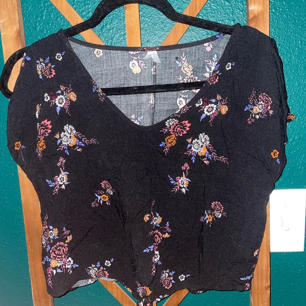 Mudd Black Floral Open Shoulder Cropped Tied Blouse